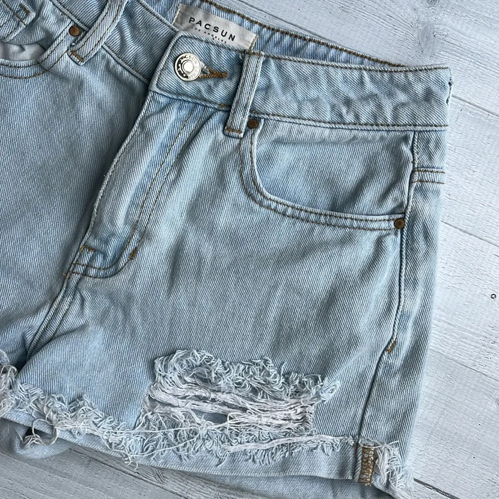 Pacsun Light Ripped Denim Mom Short Size 23 - Picture 2 of 4